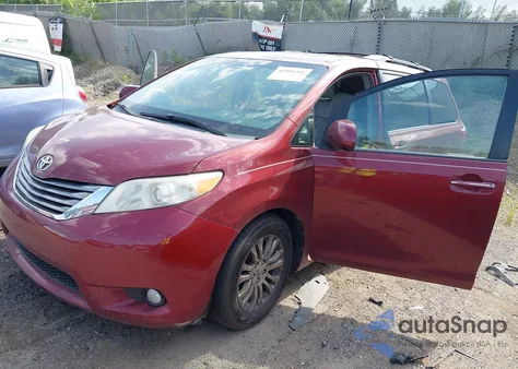 2015 Toyota Sienna Xle 8 Passenger from USA, damaged, VIN 5TDYK3DC2FS671808